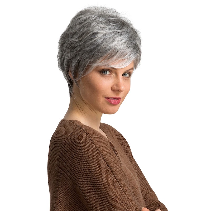 Korte grijze synthetische haarpruiken voor dames Natuurlijke Pixie Cut dagelijkse pruiken